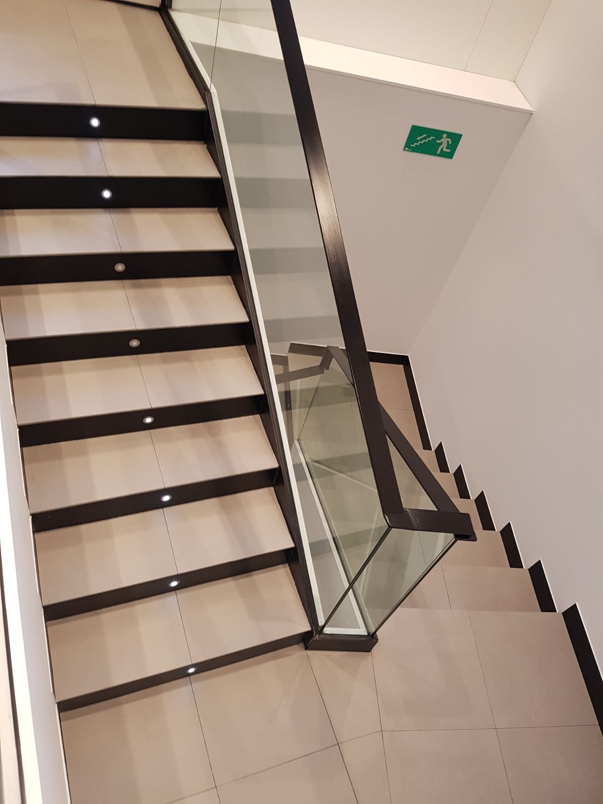 Acero Inoxidable: Servicios de Reformas de Adyal Construcciones y Reformas Acero Inoxidable: Servicios de Reformas de Adyal Construcciones y Reformas