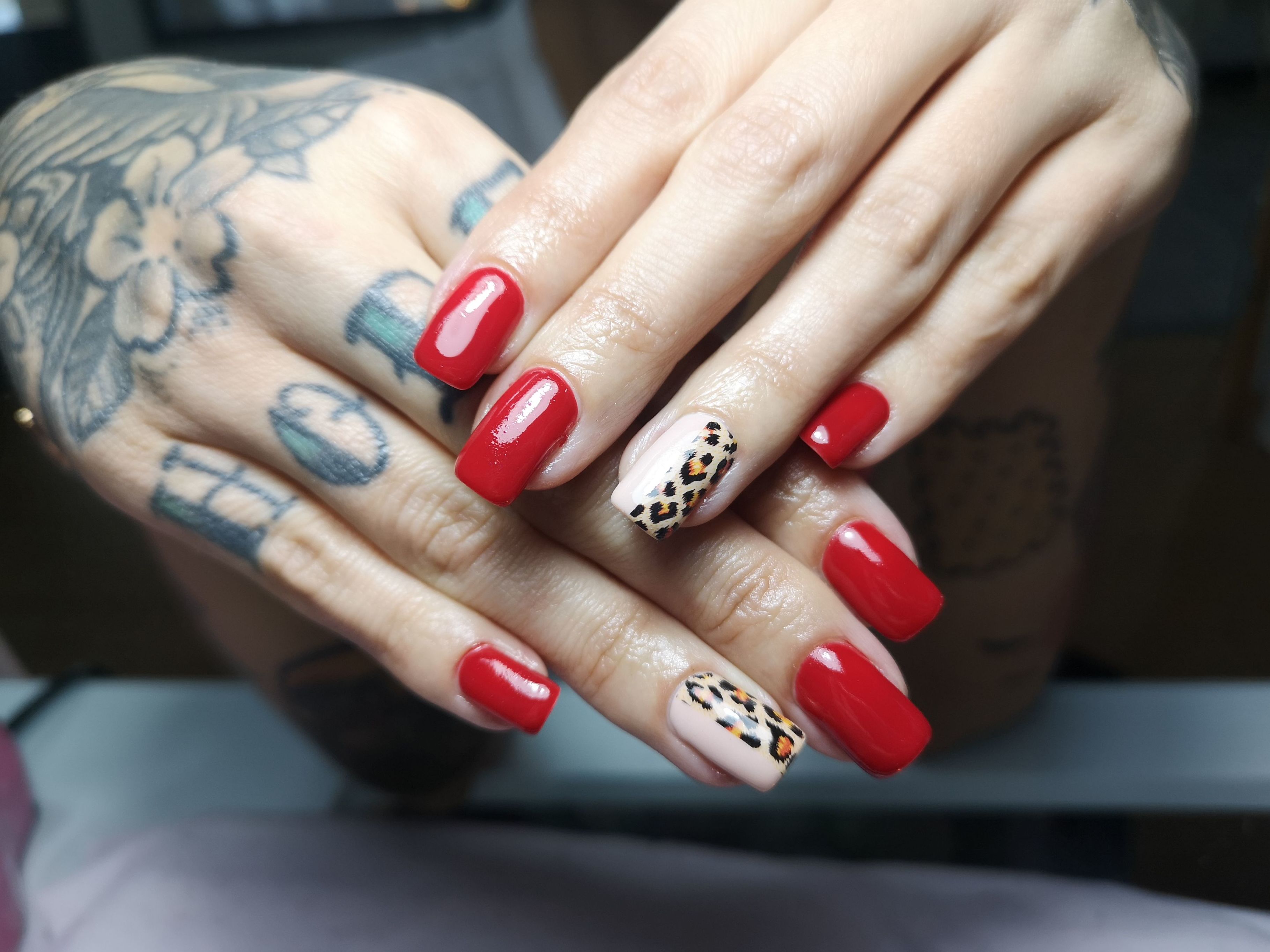 Manicuras con esmaltados semipermanente o permanente: Servicios de Cristina Nails Manicuras con esmaltados semipermanente o permanente: Servicios de Cristina Nails