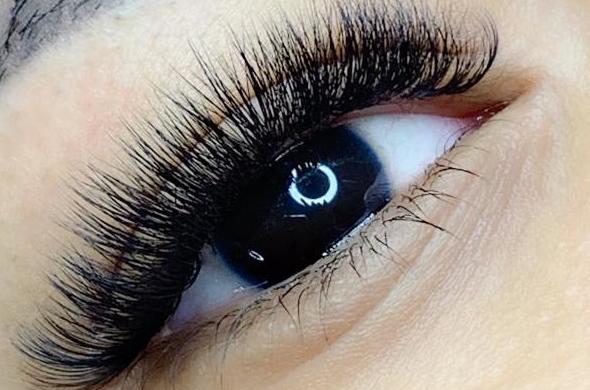 Volumen ruso 6D-12D: Servicios de Cristina Nails Volumen ruso 6D-12D: Servicios de Cristina Nails