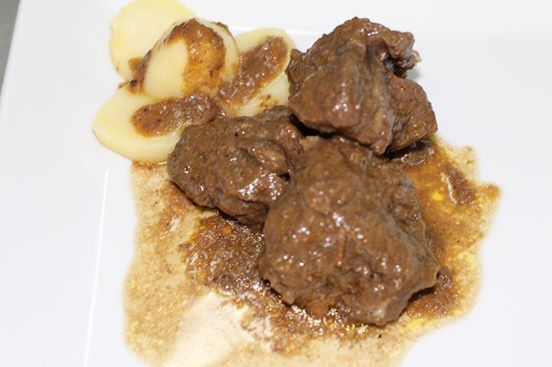 Carrillada en salsa: Nuestros productos de Precocinados Mi Tierra Carrillada en salsa: Nuestros productos de Precocinados Mi Tierra