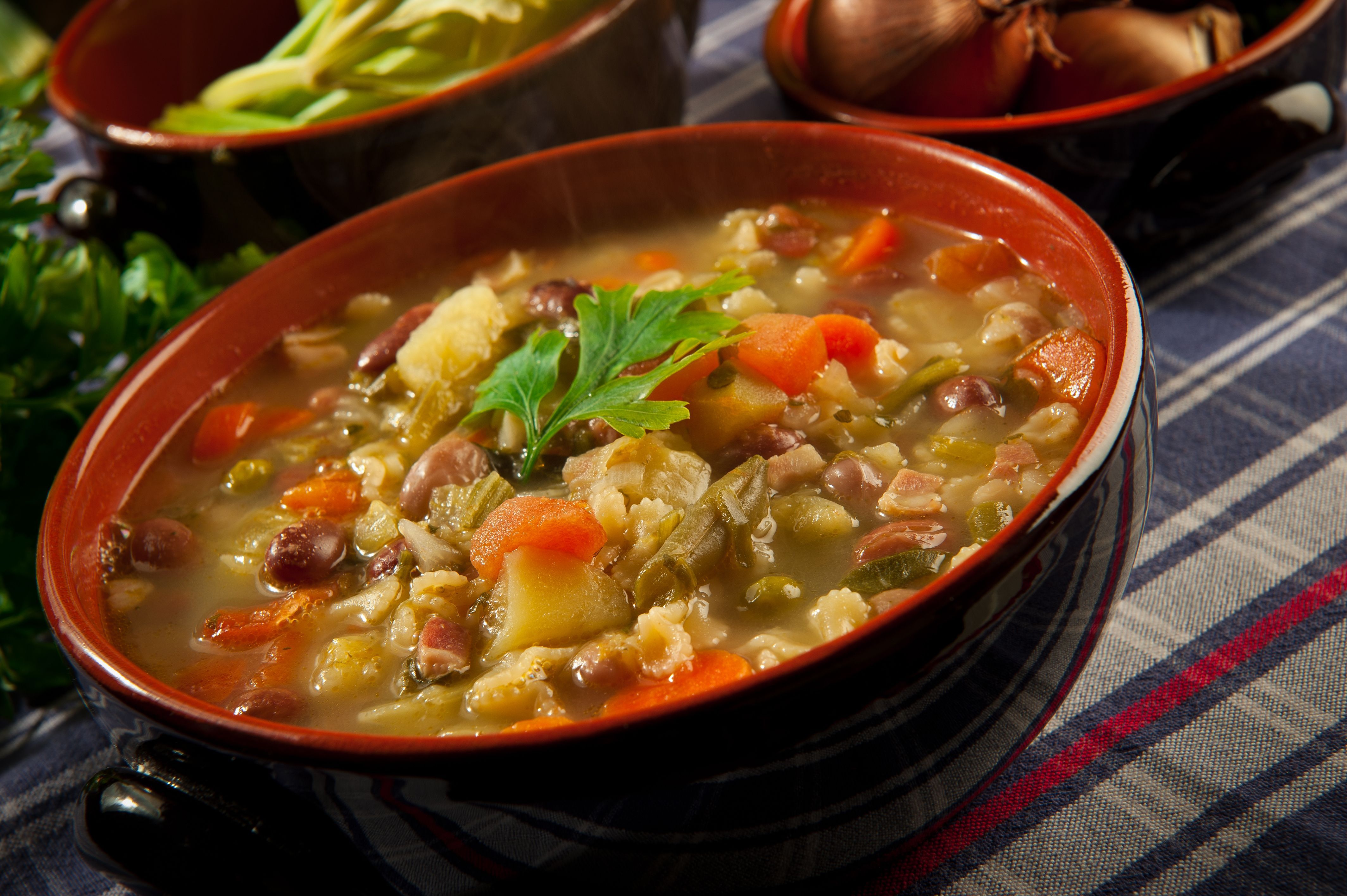 Menestra casera con taquitos de jamón. 1kg: Nuestros productos de Precocinados Mi Tierra Menestra casera con taquitos de jamón. 1kg: Nuestros productos de Precocinados Mi Tierra