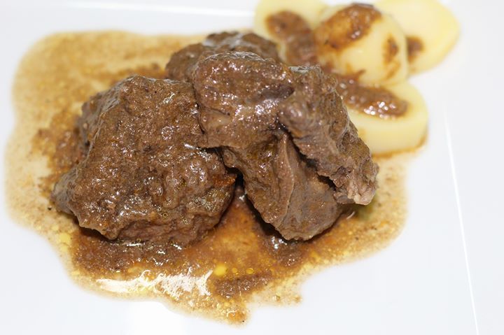Carrillada en salsa: Nuestros productos de Precocinados Mi Tierra Carrillada en salsa: Nuestros productos de Precocinados Mi Tierra