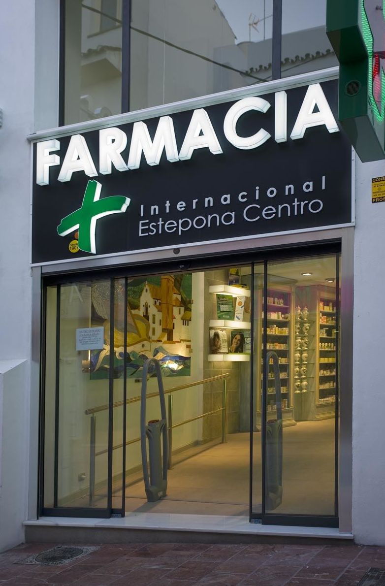 Foto 1 de Farmacias en Estepona | Farmacia Internacional Estepona Centro