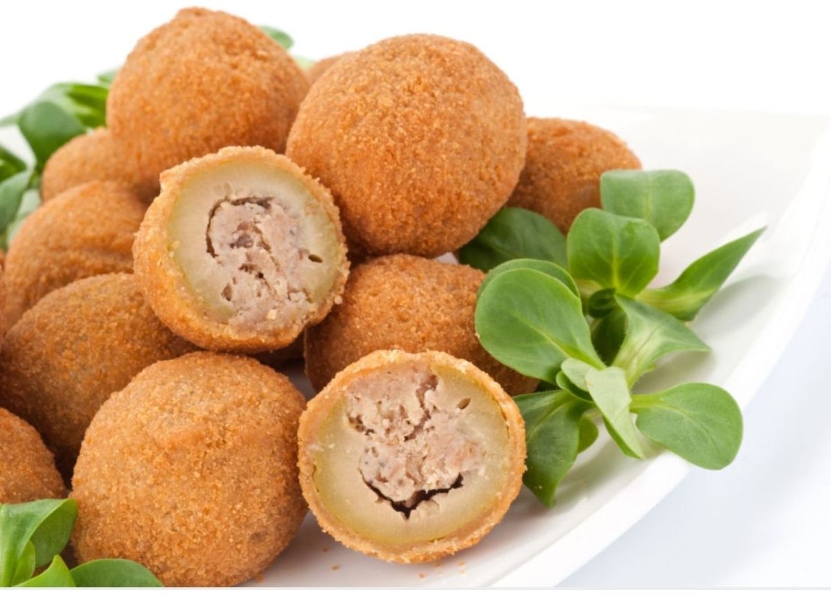 Aceitunas rellenas de carne, empanadas y fritas. Tenerife Sur Aceitunas rellenas de carne, empanadas y fritas. Tenerife Sur