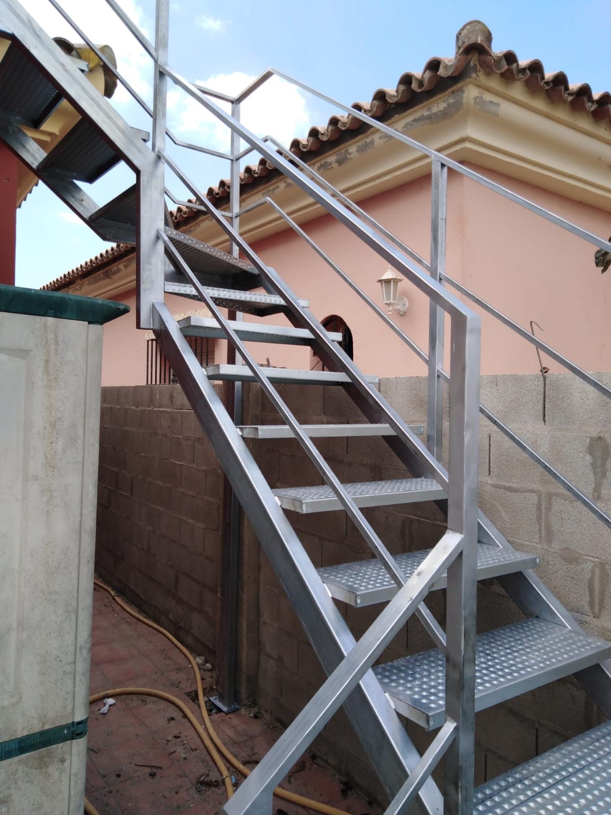 Escaleras metálicas: Nuestros servicios de Cerrajería Inox Las Salinas Escaleras metálicas: Nuestros servicios de Cerrajería Inox Las Salinas