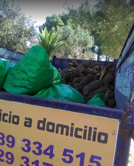 Leña a domicilio: Servicios de Chimo Almacén de Leña Leña a domicilio: Servicios de Chimo Almacén de Leña