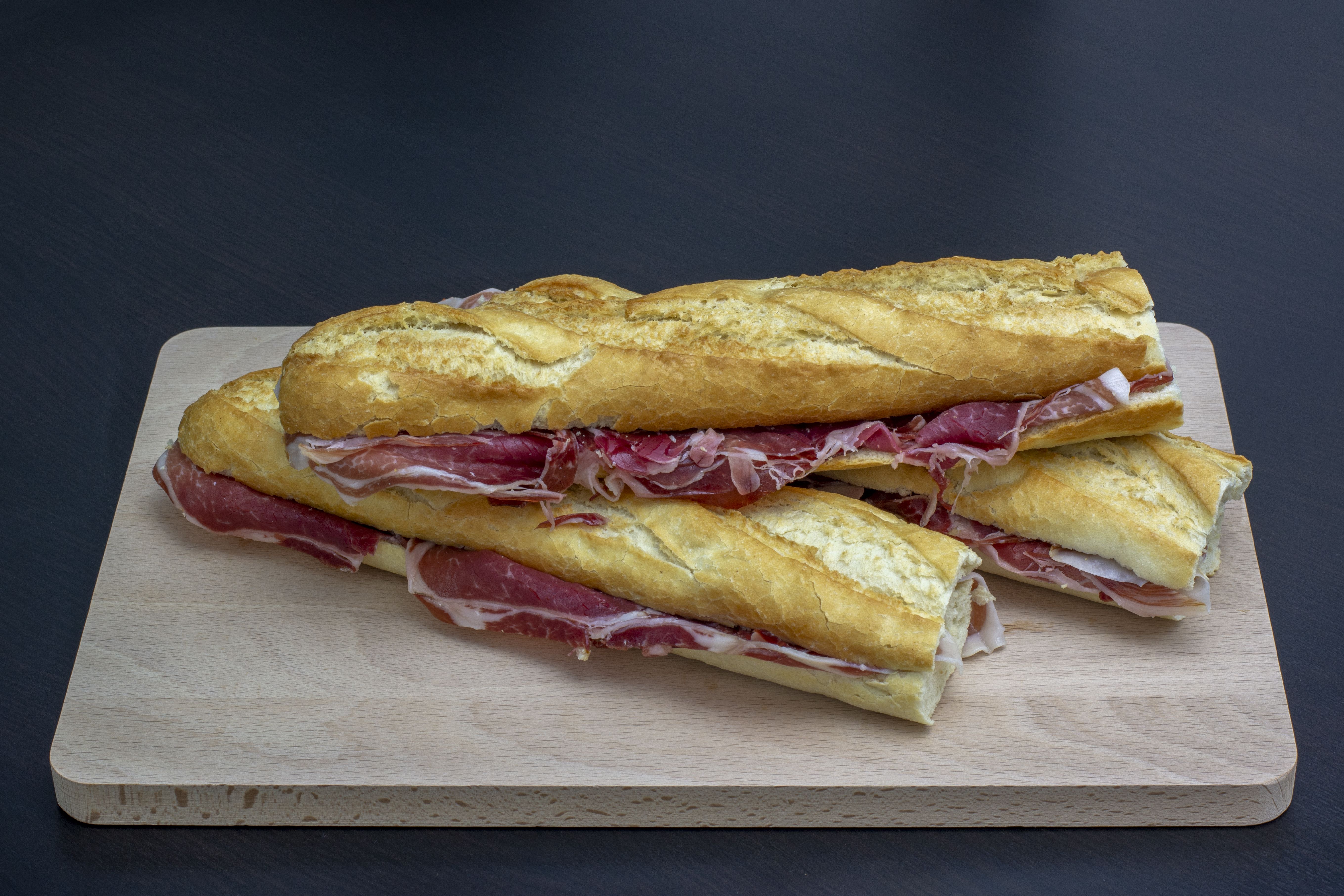 Bocadillos: Products de Cafetería Raúl Bocadillos: Products de Cafetería Raúl