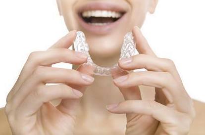 Te damos 5 consejos de higiene para tu ortodoncia removible. }}
