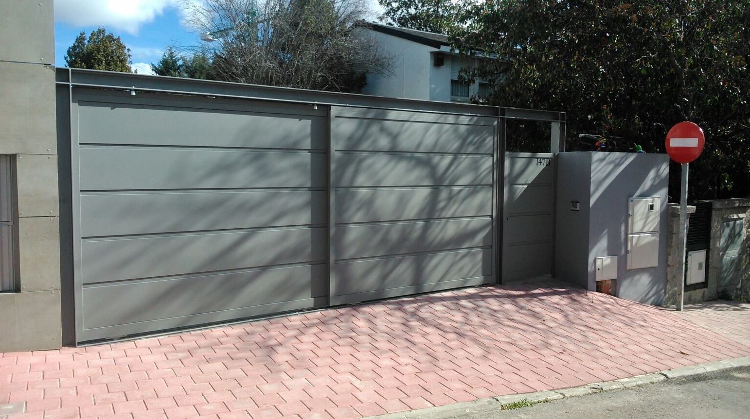 Puertas automáticas correderas: Servicios y Productos de Cerrajería Avelino Izquierdo, S.L. Puertas automáticas correderas: Servicios y Productos de Cerrajería Avelino Izquierdo, S.L.