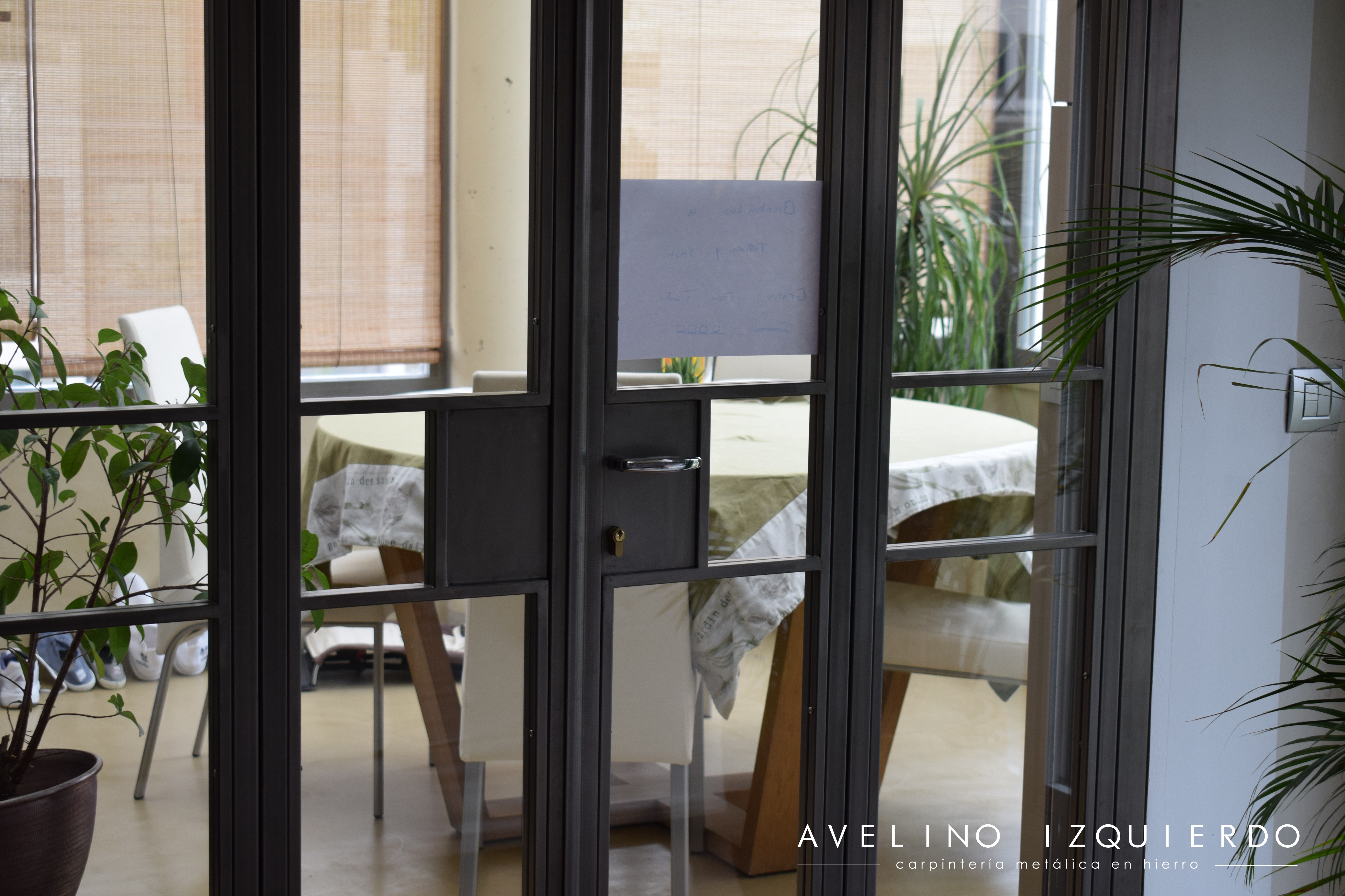 Puertas de hierro y cristal: Servicios y Productos de Cerrajería Avelino Izquierdo, S.L. Puertas de hierro y cristal: Servicios y Productos de Cerrajería Avelino Izquierdo, S.L.