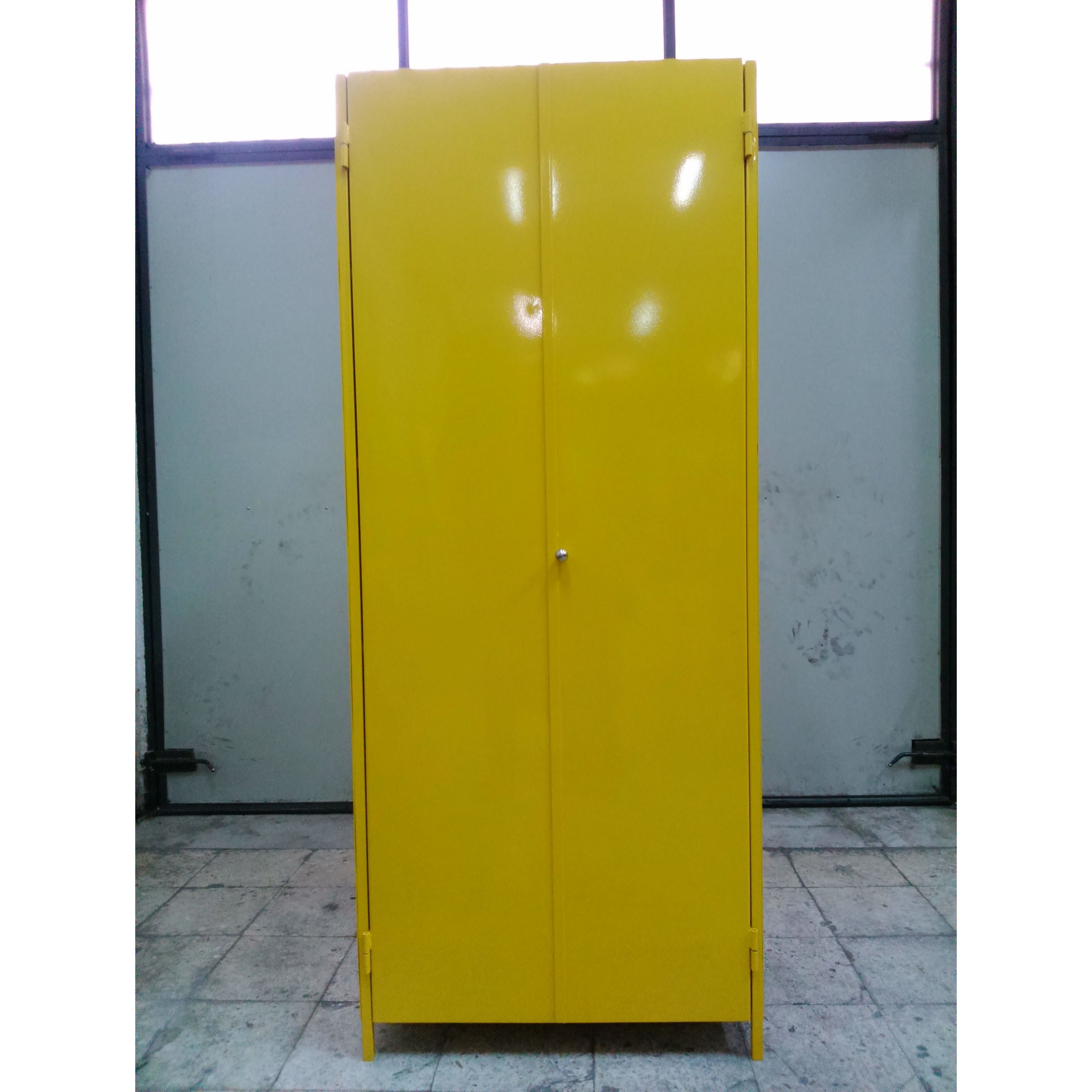 Armarios metálicos lacados: Servicios y Productos de Cerrajería Avelino Izquierdo, S.L. Armarios metálicos lacados: Servicios y Productos de Cerrajería Avelino Izquierdo, S.L.
