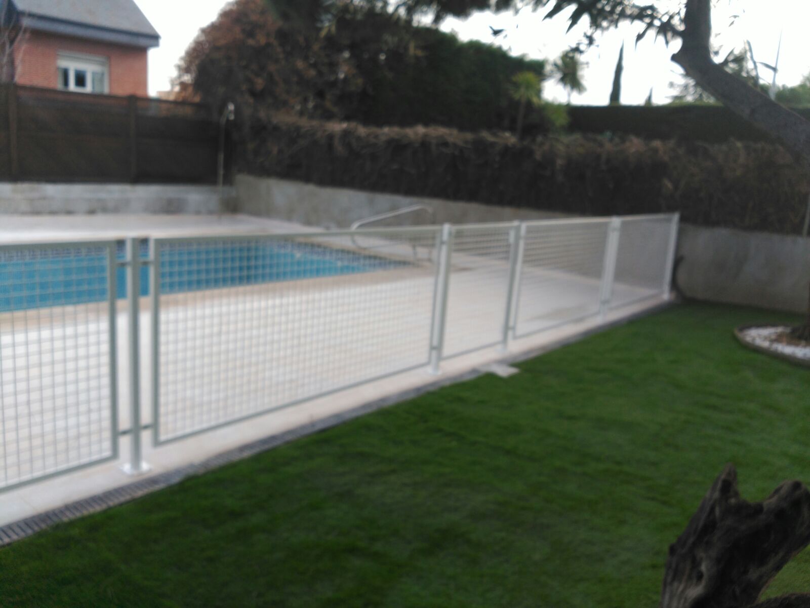 Cerramiento de piscina: Servicios y Productos de Cerrajería Avelino Izquierdo, S.L. Cerramiento de piscina: Servicios y Productos de Cerrajería Avelino Izquierdo, S.L.