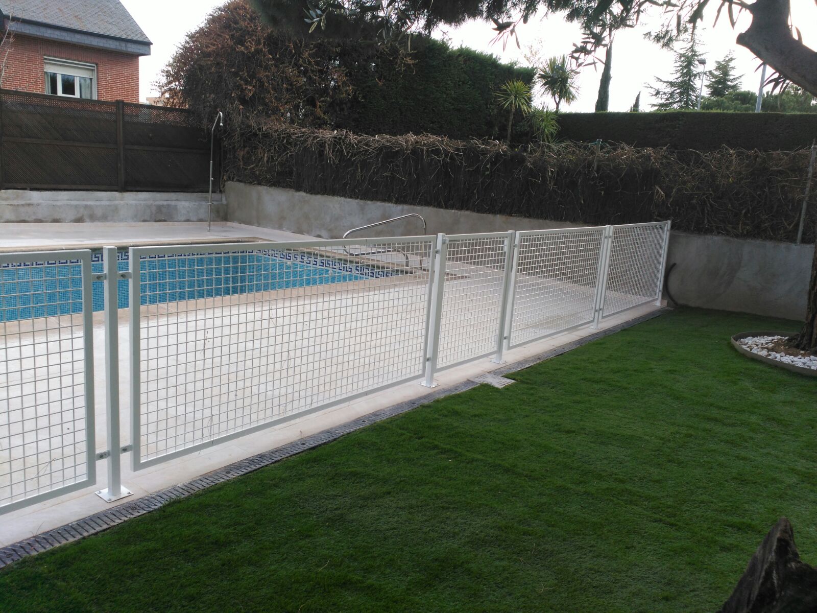 Cerramiento de piscina: Servicios y Productos de Cerrajería Avelino Izquierdo, S.L. Cerramiento de piscina: Servicios y Productos de Cerrajería Avelino Izquierdo, S.L.