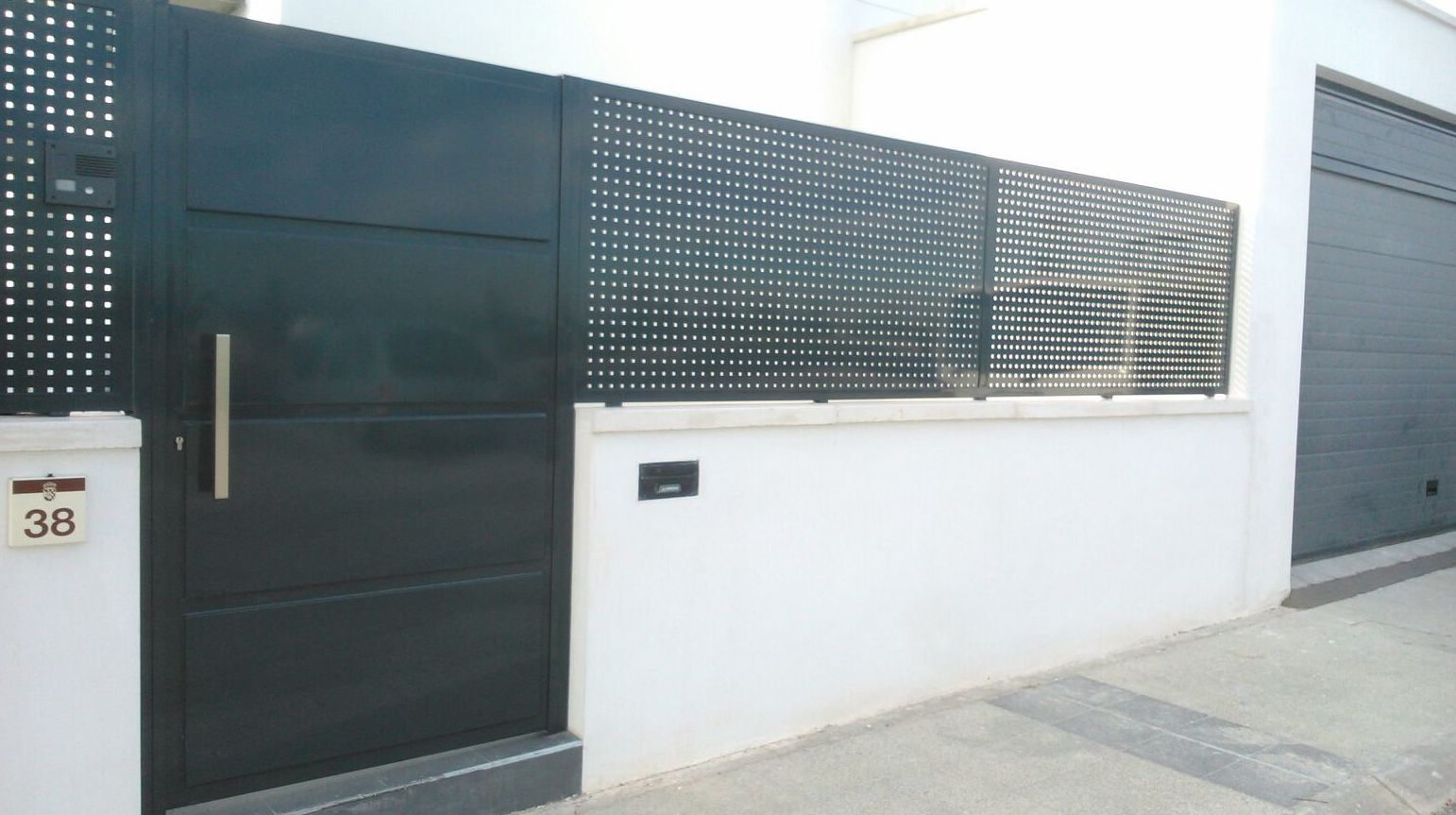 Cerramiento de chalés: Servicios y Productos de Cerrajería Avelino Izquierdo, S.L. Cerramiento de chalés: Servicios y Productos de Cerrajería Avelino Izquierdo, S.L.