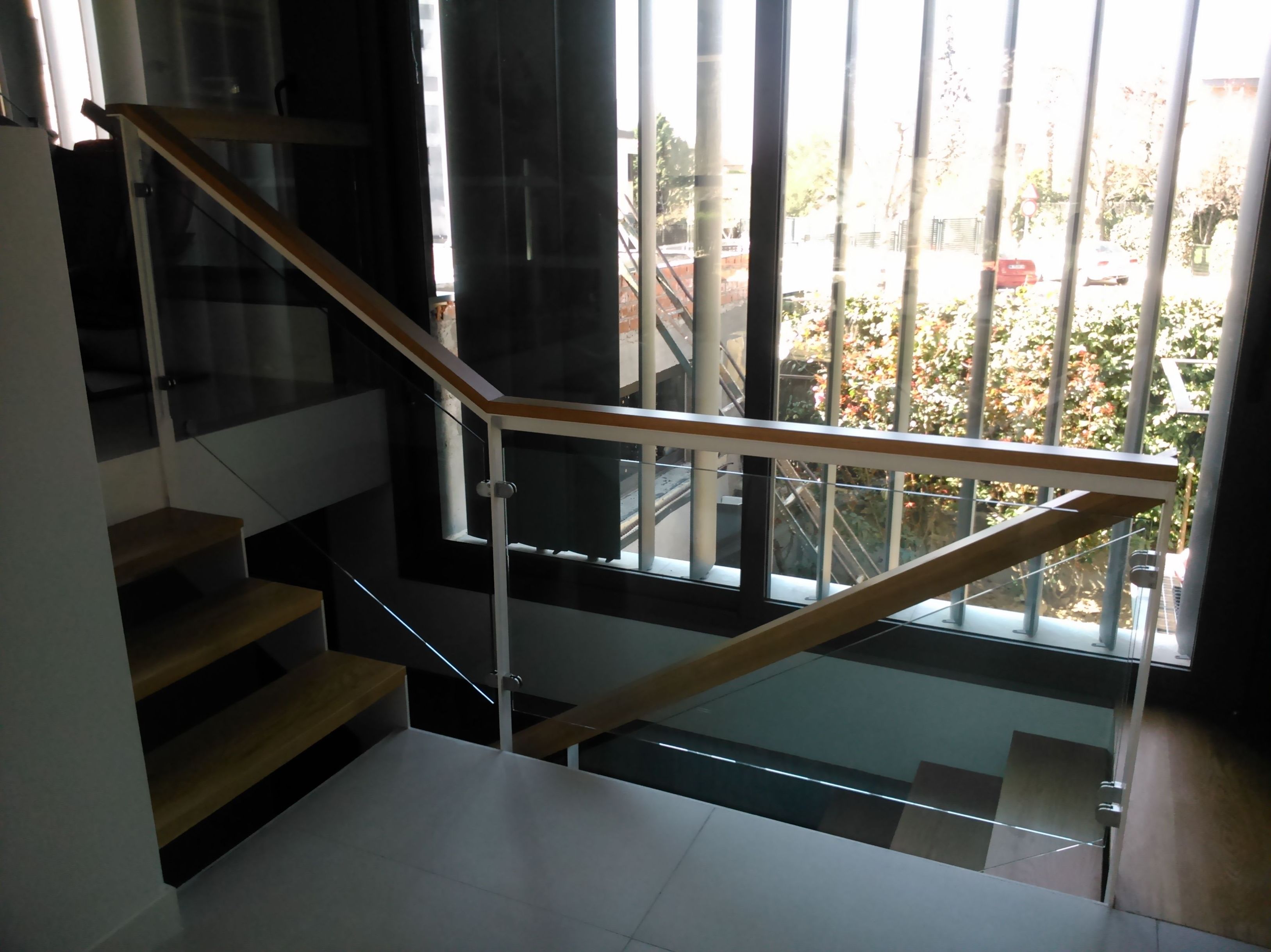 Escaleras con barandilla cristal Servicios y Productos de