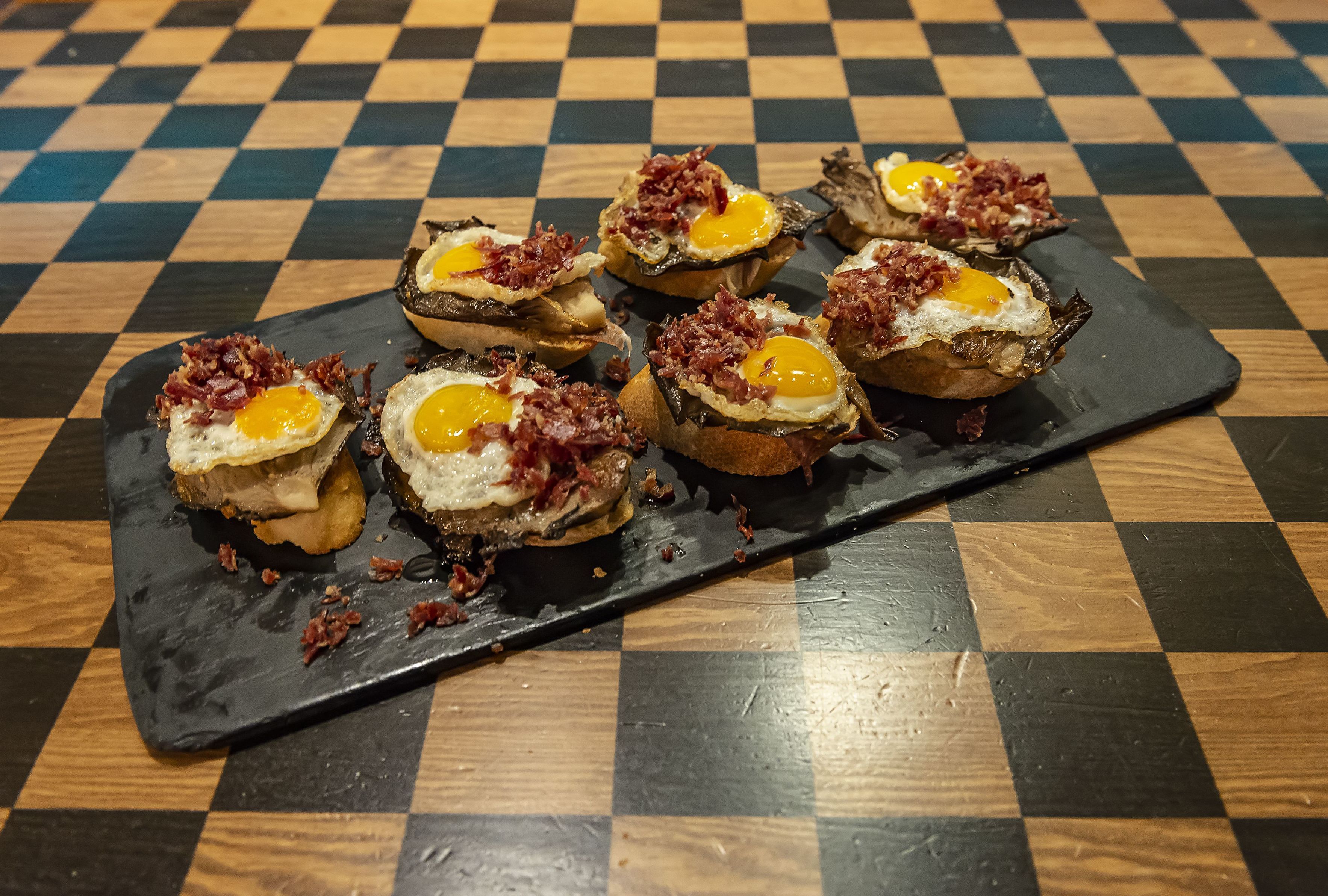 De pintxos por el casco viejo Bilbao De pintxos por el casco viejo Bilbao