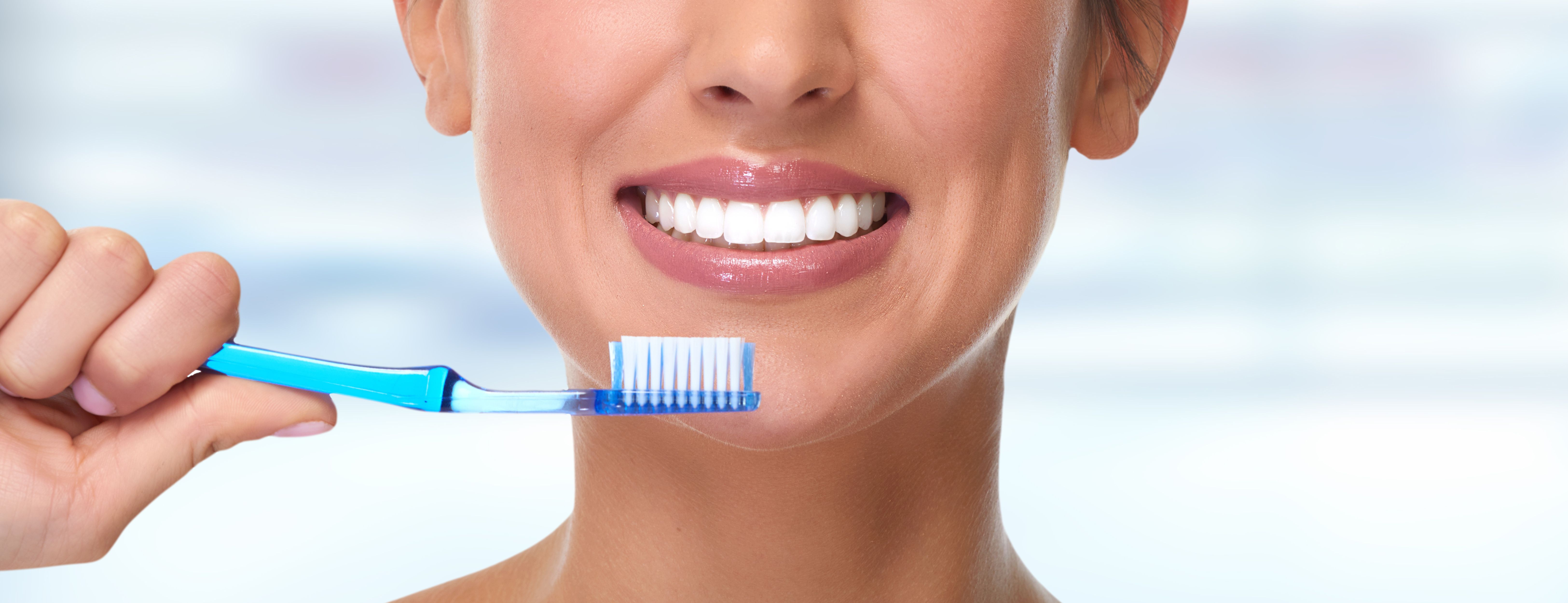 Limpieza dental: Especialidades de Clínica Dental Plaza 58 (Dr. Pedro Fernández Lorente)