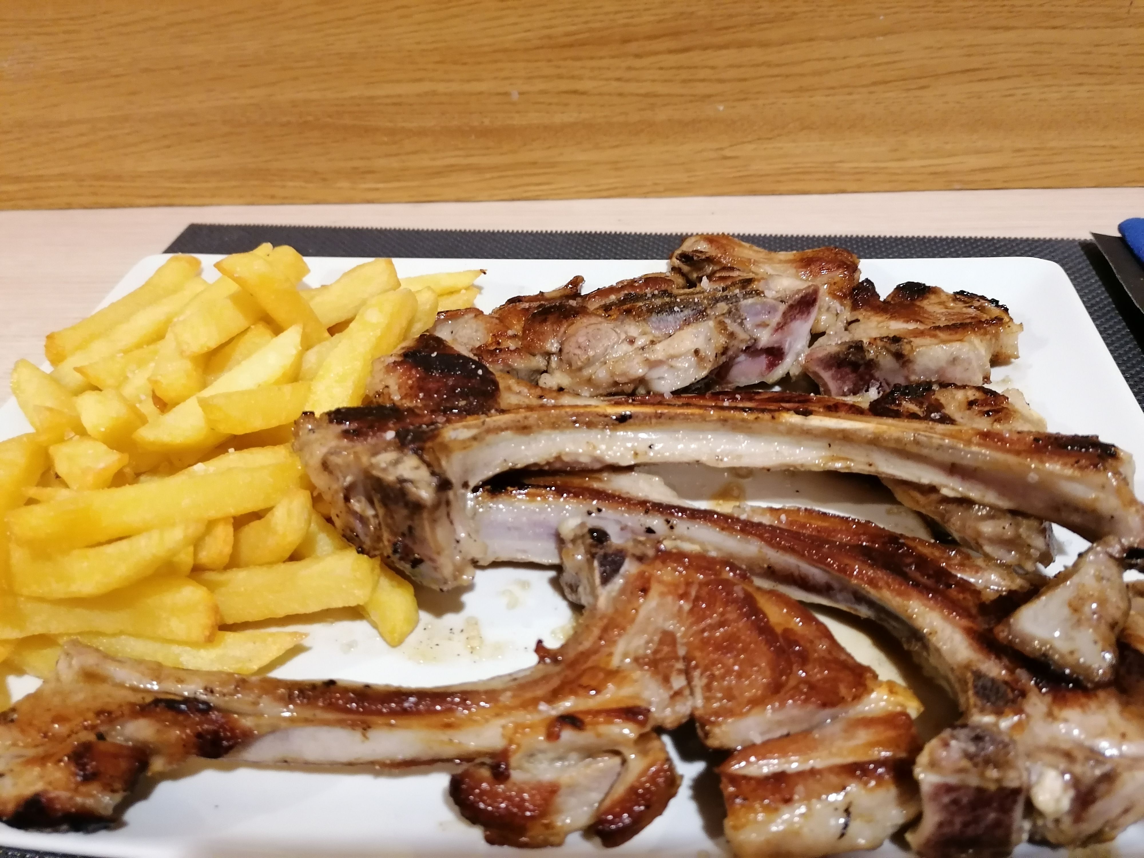 Pescados, carnes y ensaladas: de Balcón de Floreano Pescados, carnes y ensaladas: de Balcón de Floreano