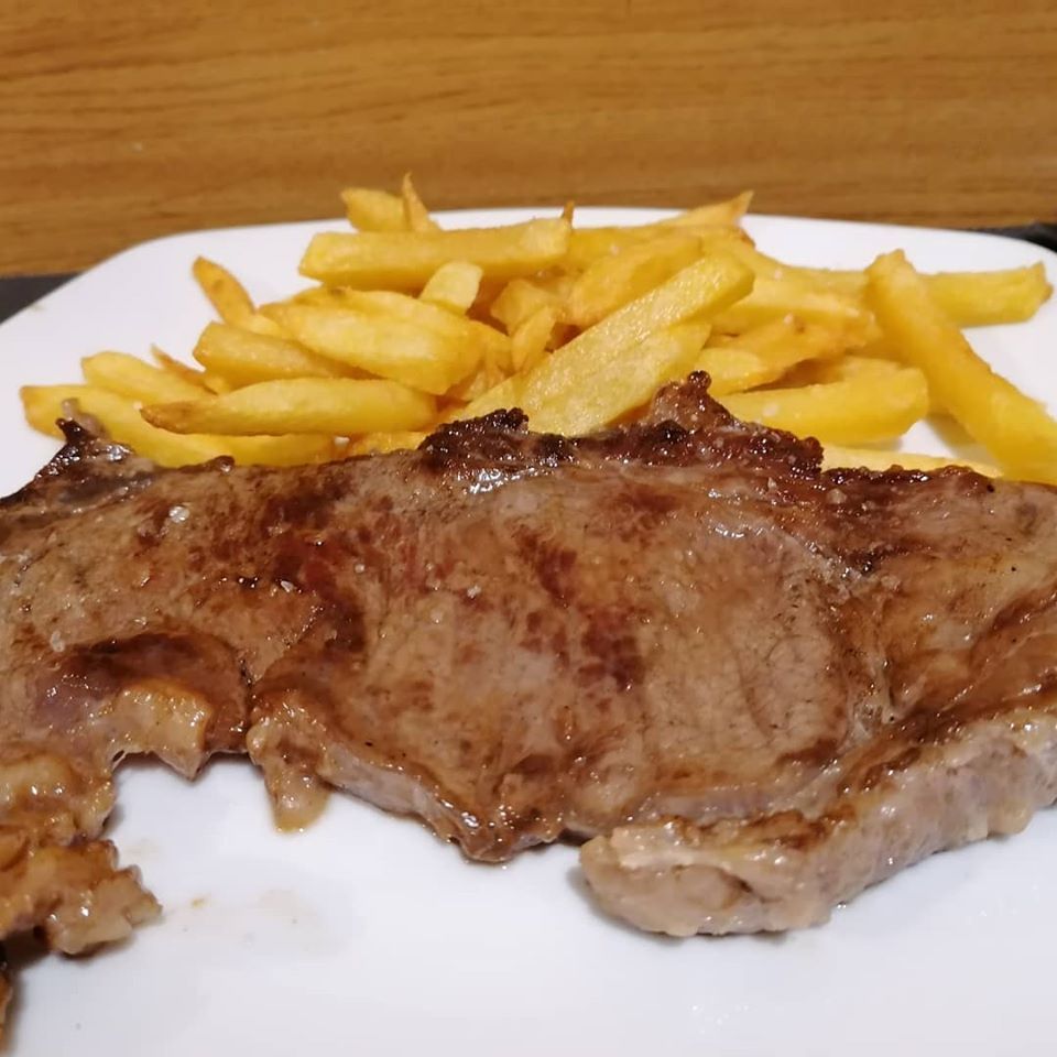 Pescados, carnes y ensaladas: de Balcón de Floreano Pescados, carnes y ensaladas: de Balcón de Floreano