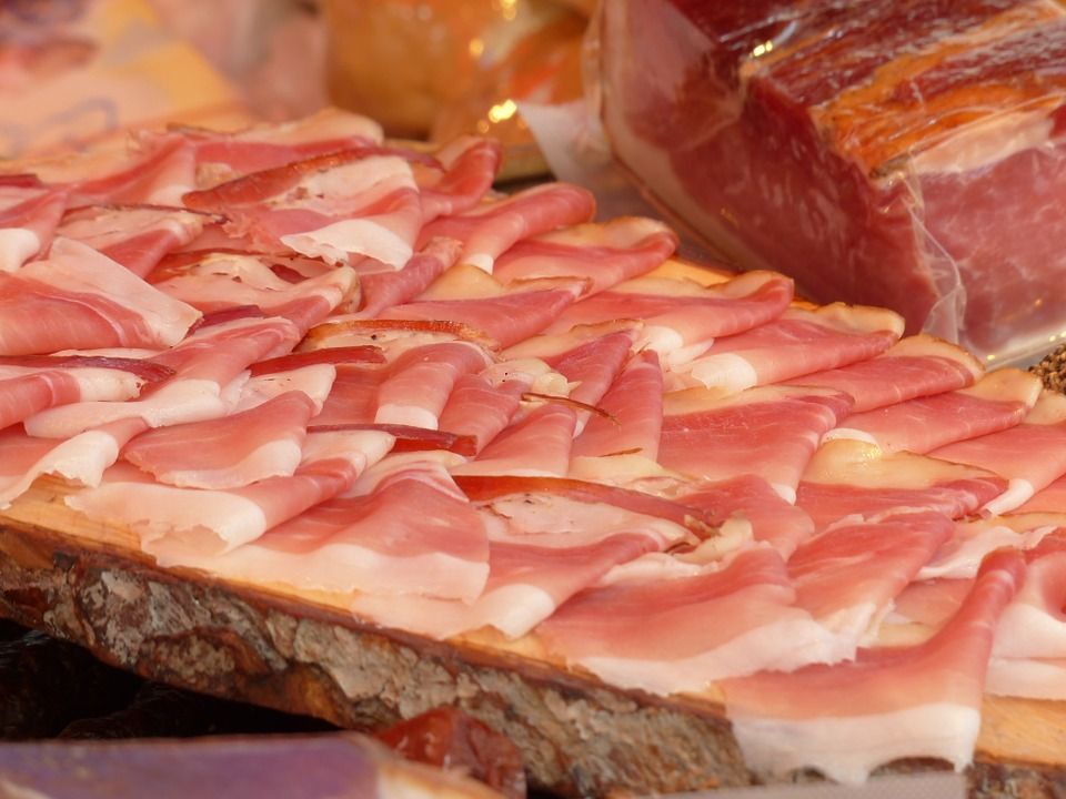 Venta y degustación de jamones, embutidos, queso y vino: Servicios de Remaes Gastrojamón Venta y degustación de jamones, embutidos, queso y vino: Servicios de Remaes Gastrojamón