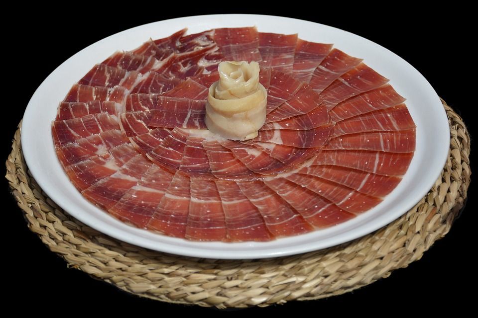 Venta y degustación de jamones, embutidos, queso y vino: Servicios de Remaes Gastrojamón Venta y degustación de jamones, embutidos, queso y vino: Servicios de Remaes Gastrojamón