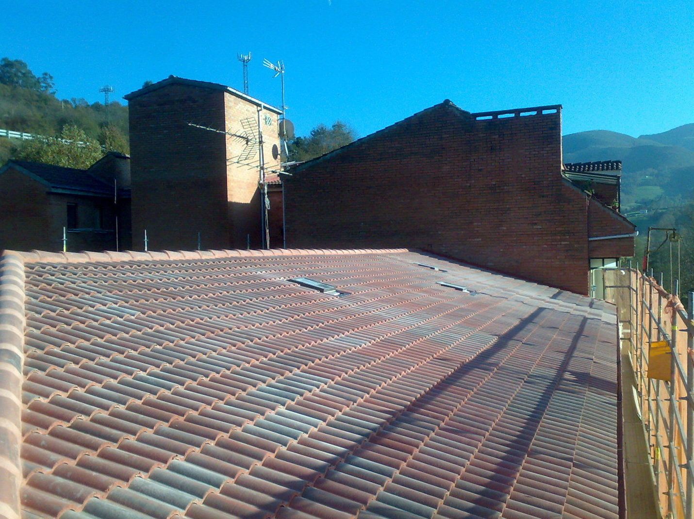 Reforma de cubiertas y tejados Asturias: Reformas y rehabilitación de Molina Construcciones Reforma de cubiertas y tejados Asturias: Reformas y rehabilitación de Molina Construcciones