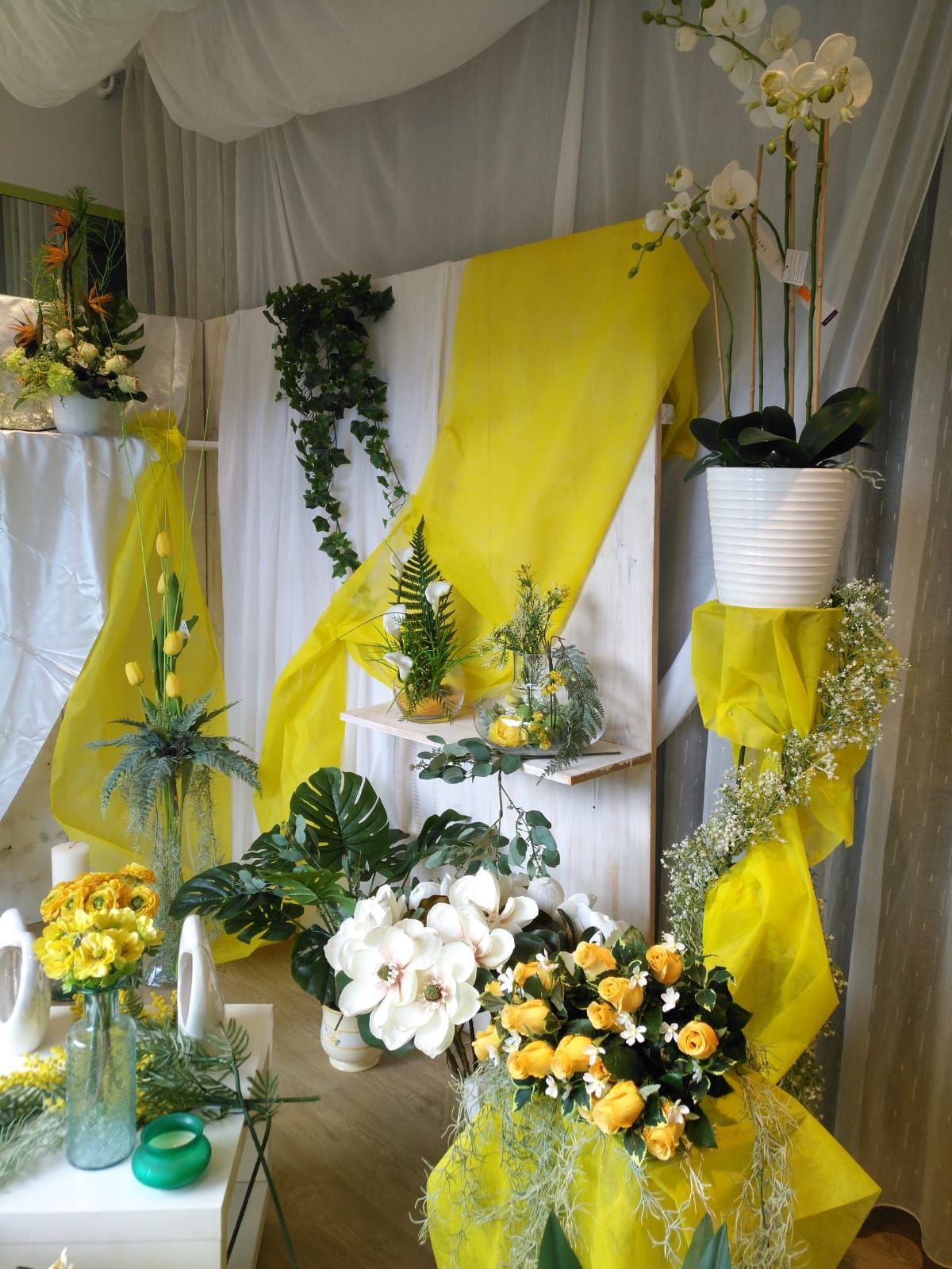 Escaparates y otros: Catálogo de FLORISTERÍA JOMACO Tanatorio As Burgas Escaparates y otros: Catálogo de FLORISTERÍA JOMACO Tanatorio As Burgas