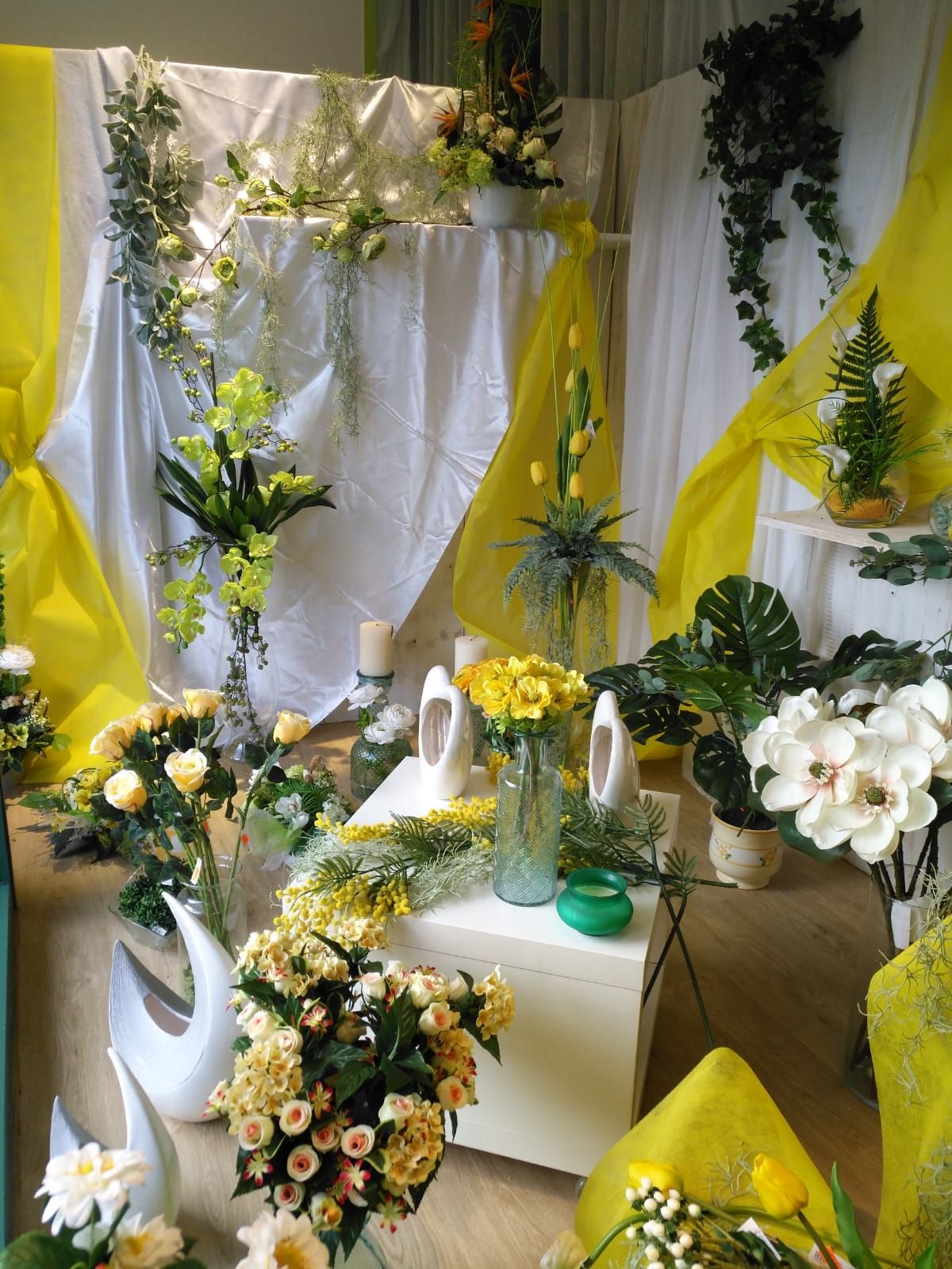 Escaparates y otros: Catálogo de FLORISTERÍA JOMACO Tanatorio As Burgas Escaparates y otros: Catálogo de FLORISTERÍA JOMACO Tanatorio As Burgas