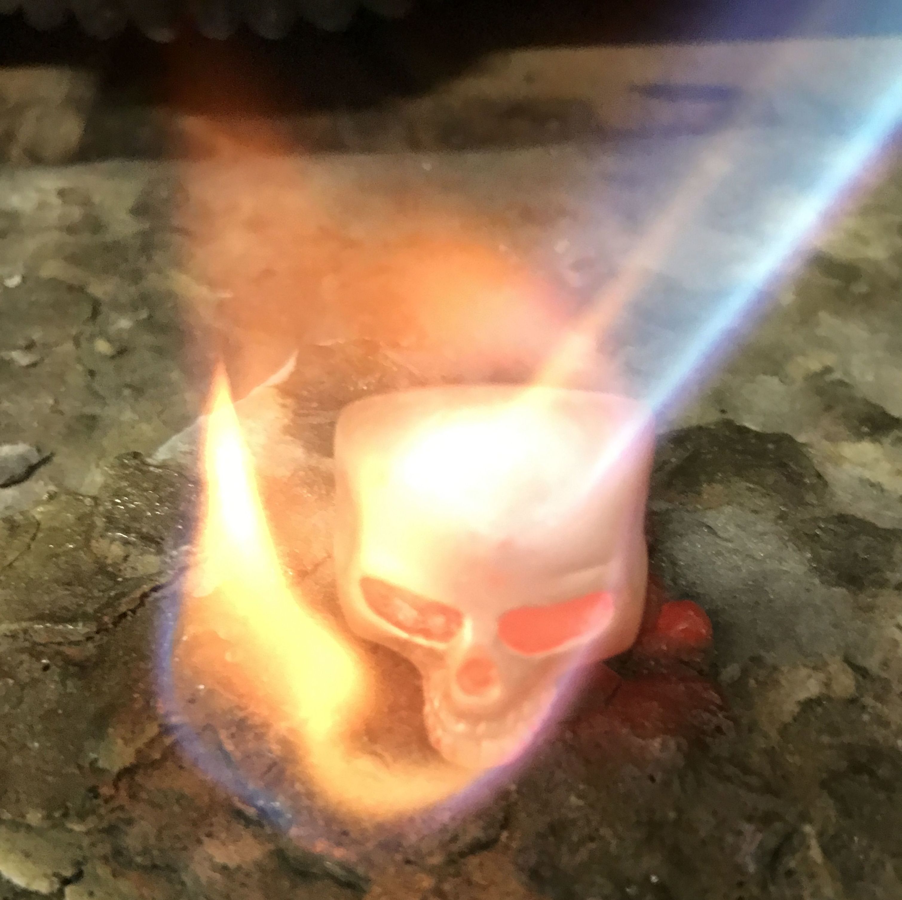 Soldando un anillo de plata: Productos y servicios de Mil990 Taller de Joyas Personalizadas Soldando un anillo de plata: Productos y servicios de Mil990 Taller de Joyas Personalizadas