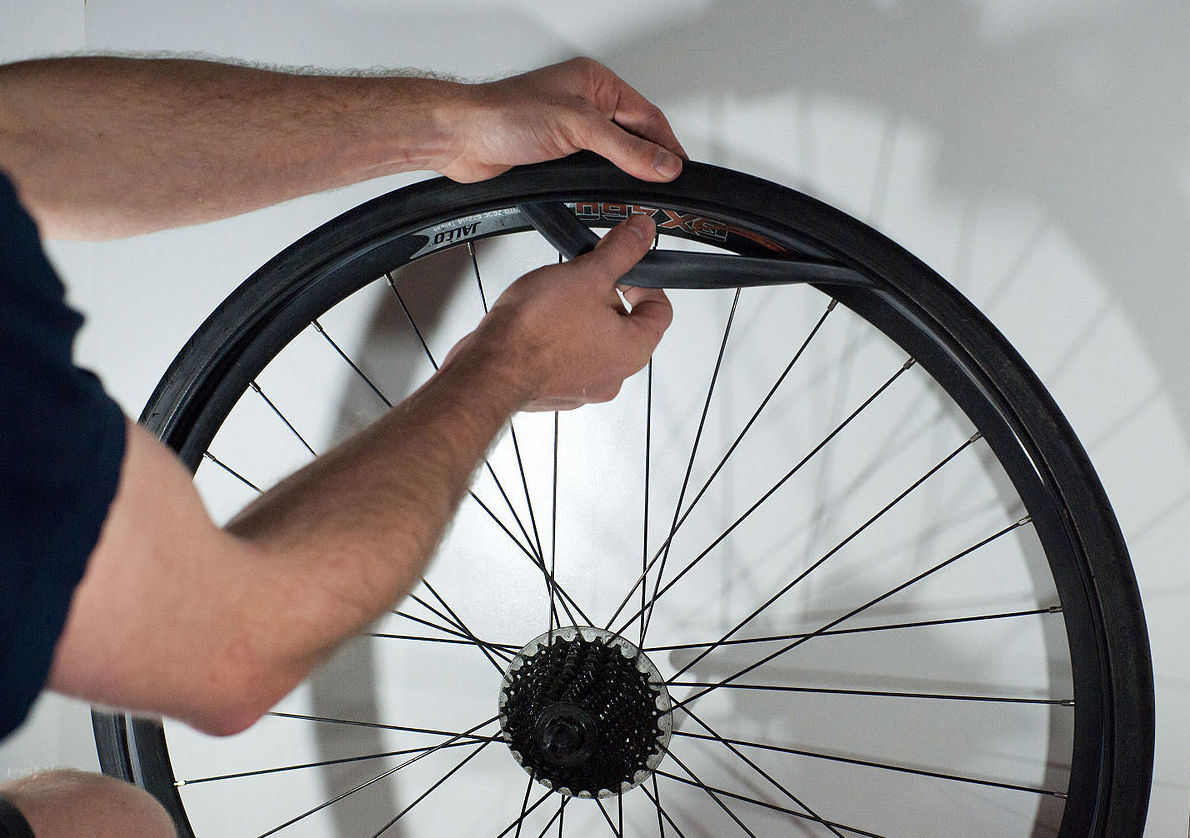 PINCHAZO EXPRESS: Productos y servicios de Bici + Fácil PINCHAZO EXPRESS: Productos y servicios de Bici + Fácil