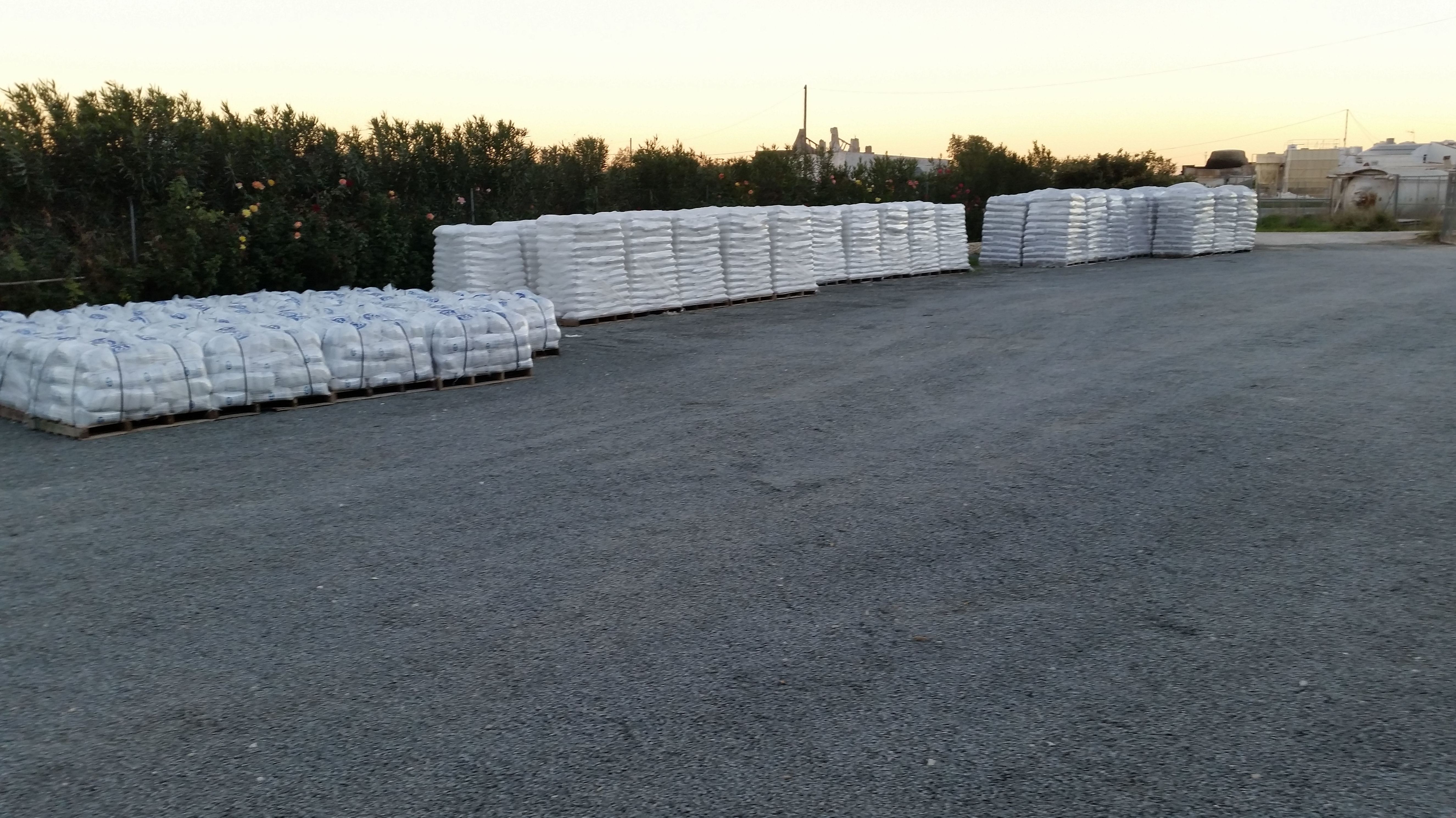 Cal blanqueo en terrón: Nuestros Productos de Cales Del Sur Cal blanqueo en terrón: Nuestros Productos de Cales Del Sur