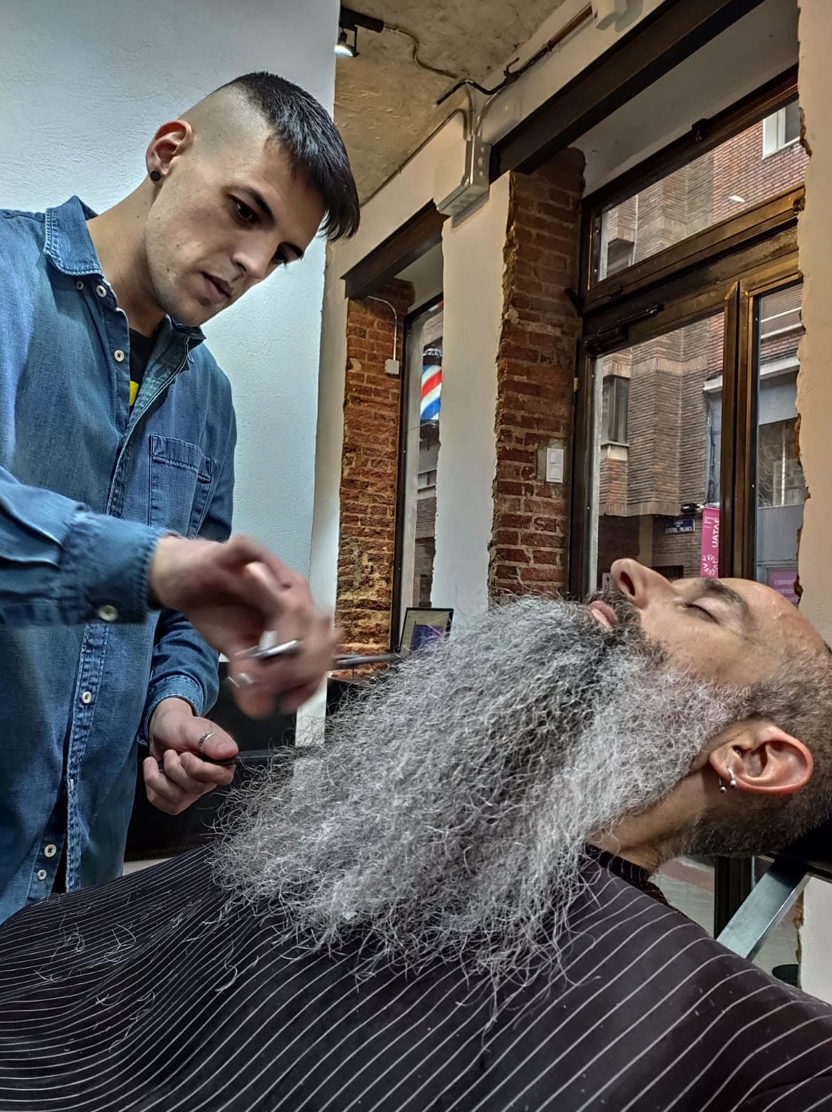 Corte y arreglo de barba : Trabajos técnicos de Roberto Carrillo Peluquería Hombre Corte y arreglo de barba : Trabajos técnicos de Roberto Carrillo Peluquería Hombre