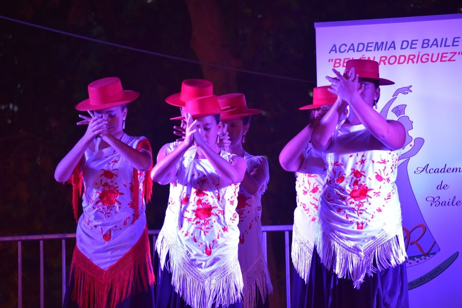 Danza Española - Grupo GAUDANZA (12 a 18 años): Clases de Baile de Academia de Baile Belén Rodríguez Danza Española - Grupo GAUDANZA (12 a 18 años): Clases de Baile de Academia de Baile Belén Rodríguez