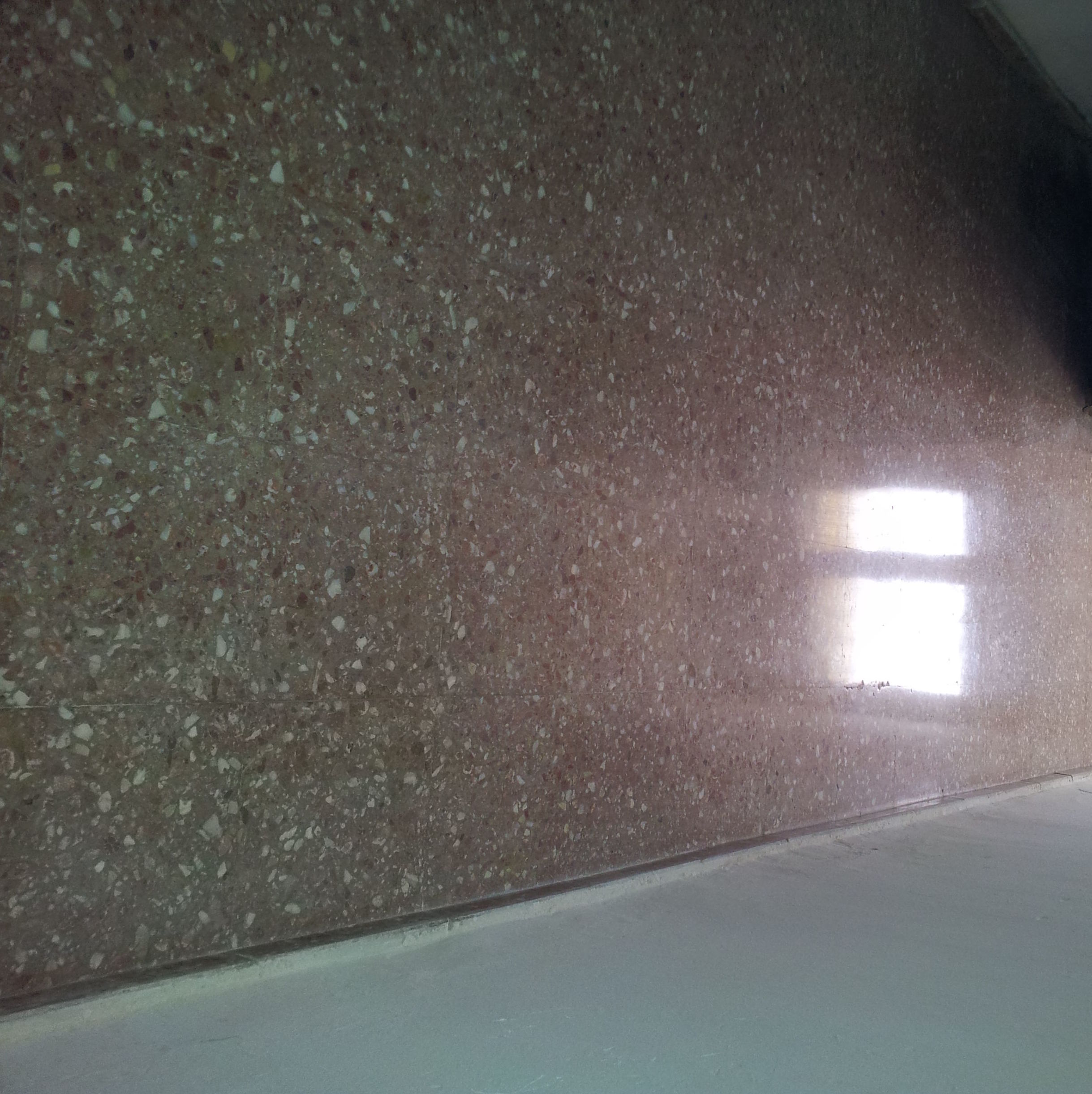 Abrillantado de terrazo microchina rojo Abrillantado de terrazo microchina rojo