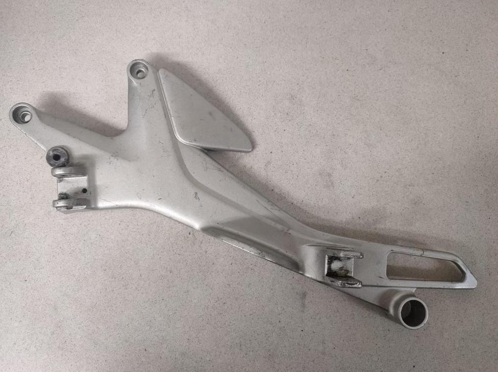 SOPORTE ESTRIBERAS YAMAHA YBR 250: de Motopasión Barcelona SOPORTE ESTRIBERAS YAMAHA YBR 250: de Motopasión Barcelona