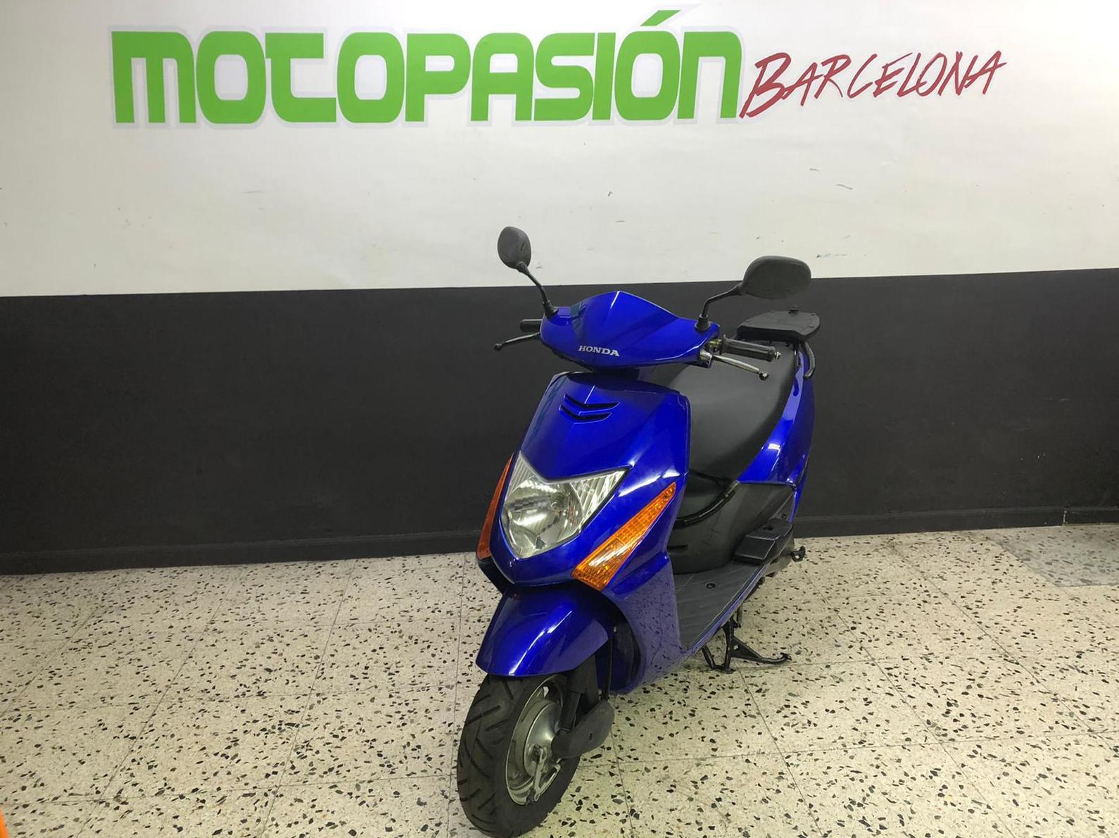 HONDA LEAD 100 : Motos de Motopasión Barcelona HONDA LEAD 100 : Motos de Motopasión Barcelona