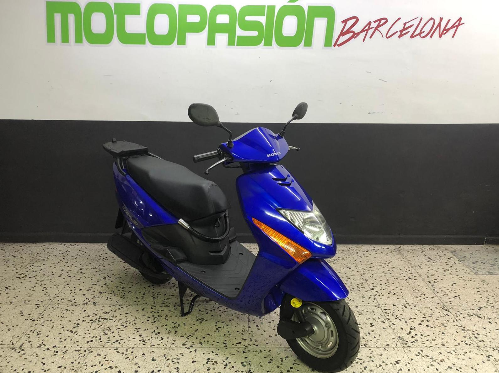 HONDA LEAD 100 : Motos de Motopasión Barcelona HONDA LEAD 100 : Motos de Motopasión Barcelona