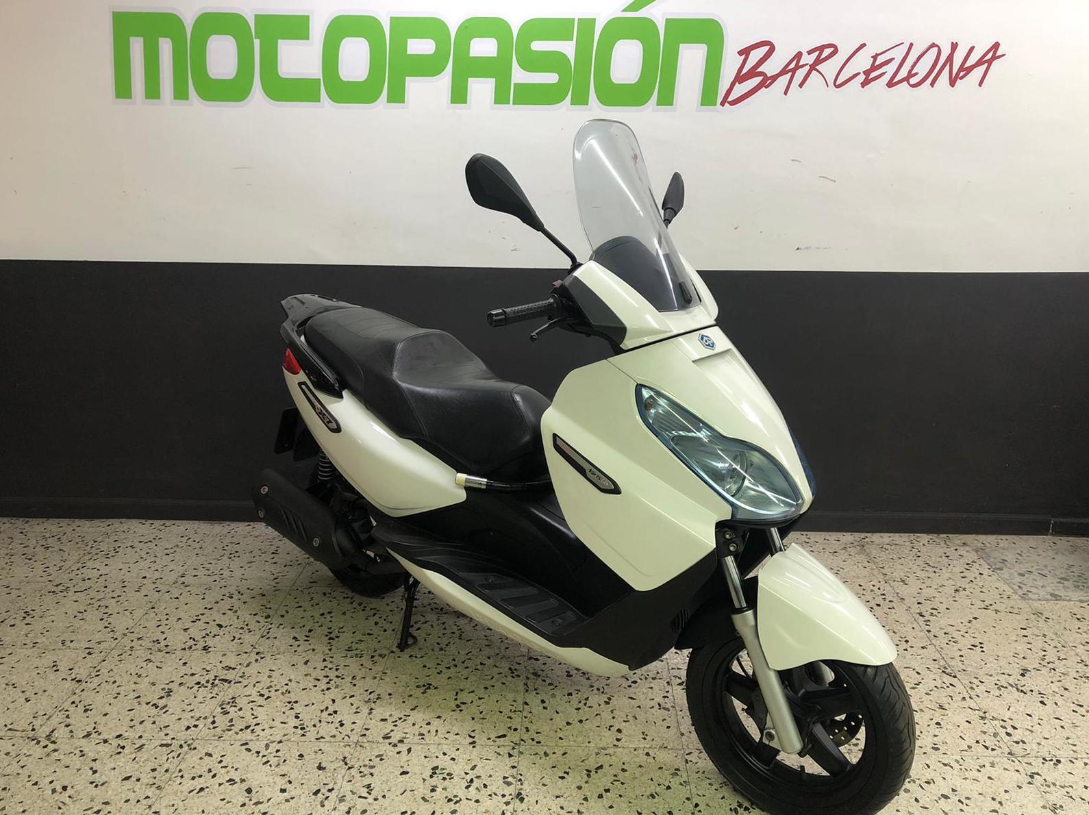 PIAGGIO X7 125IE: Motos de Motopasión Barcelona PIAGGIO X7 125IE: Motos de Motopasión Barcelona