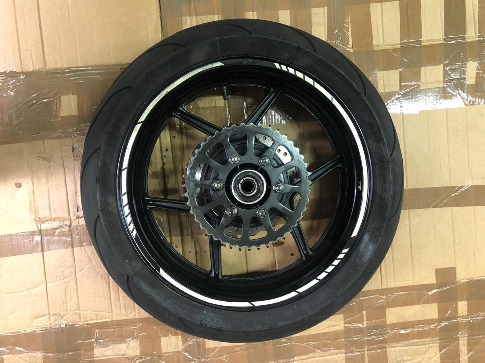 RUEDA TRASERA KAWASÁKI: Motos de Motopasión Barcelona RUEDA TRASERA KAWASÁKI: Motos de Motopasión Barcelona