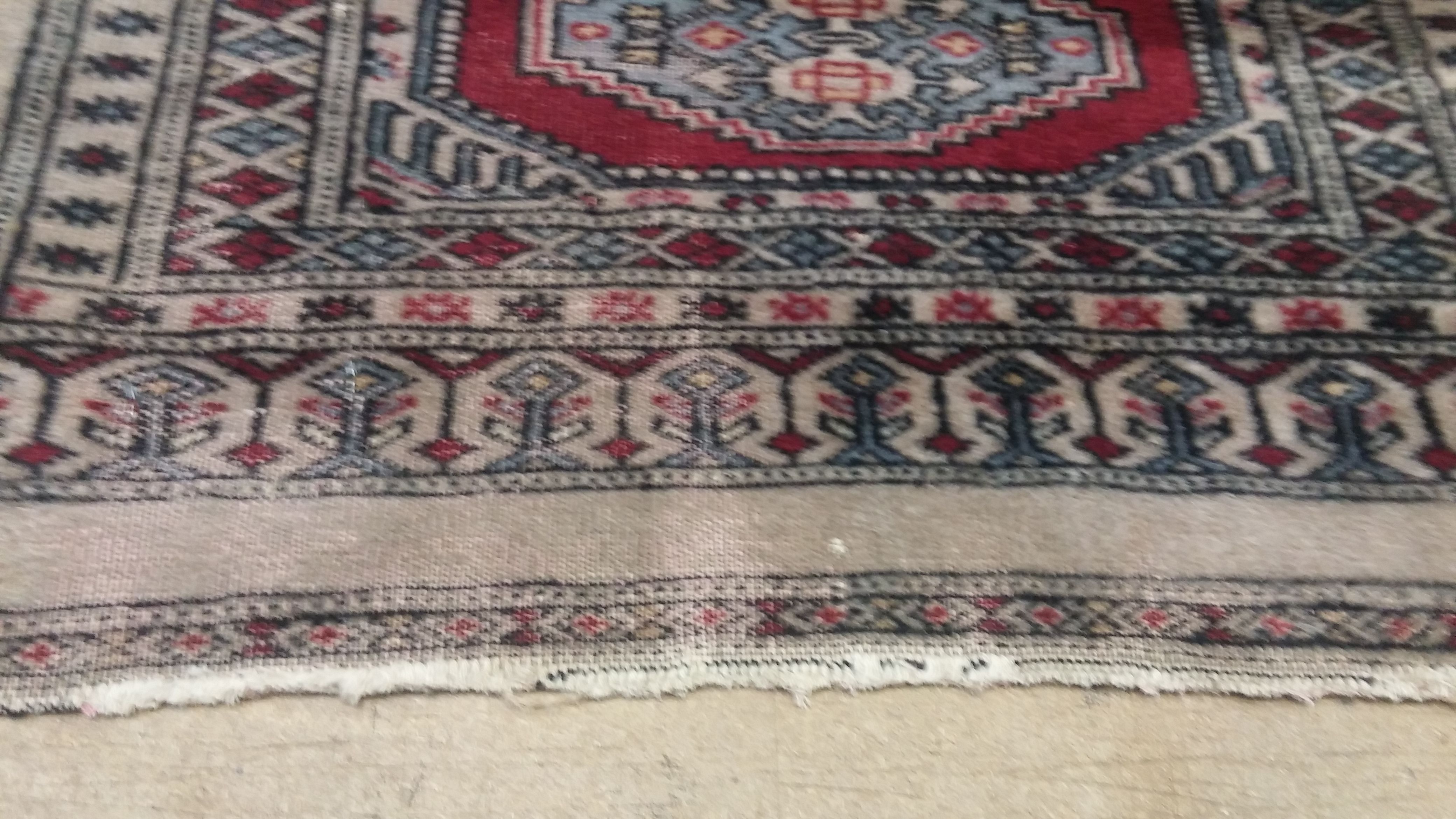 Poner y quitar flecos: Reparación de alfombras de Taller de Alfombras Poner y quitar flecos: Reparación de alfombras de Taller de Alfombras