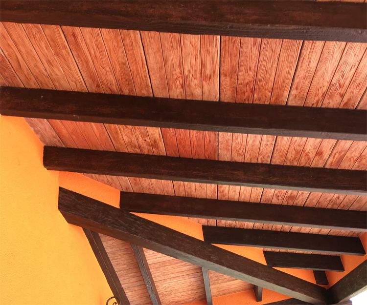 Instalación de techos de madera