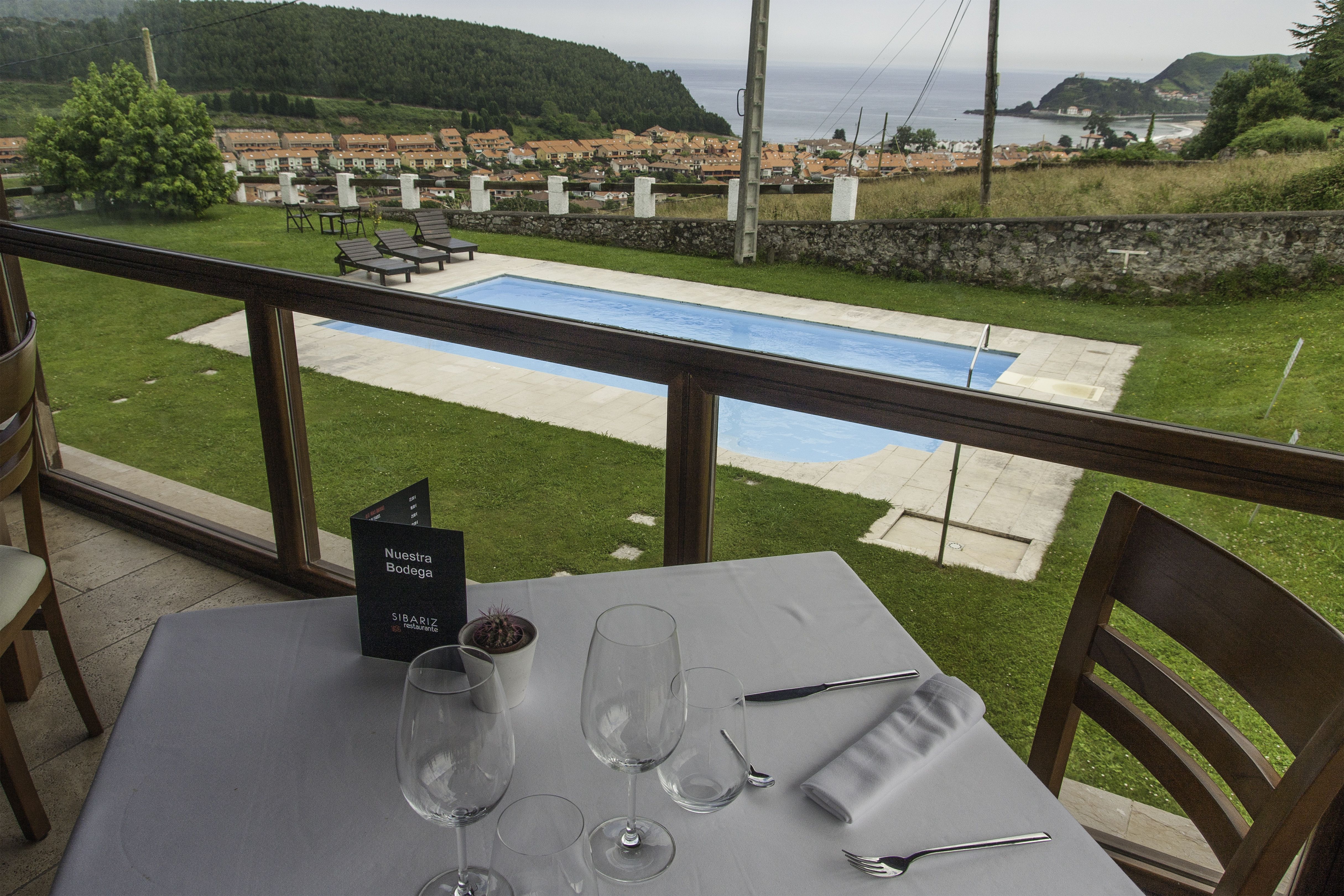 Restaurante con piscina en Ribadesella