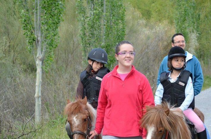 Paseos en pony: Servicios de Club Hípico de Cenes Paseos en pony: Servicios de Club Hípico de Cenes