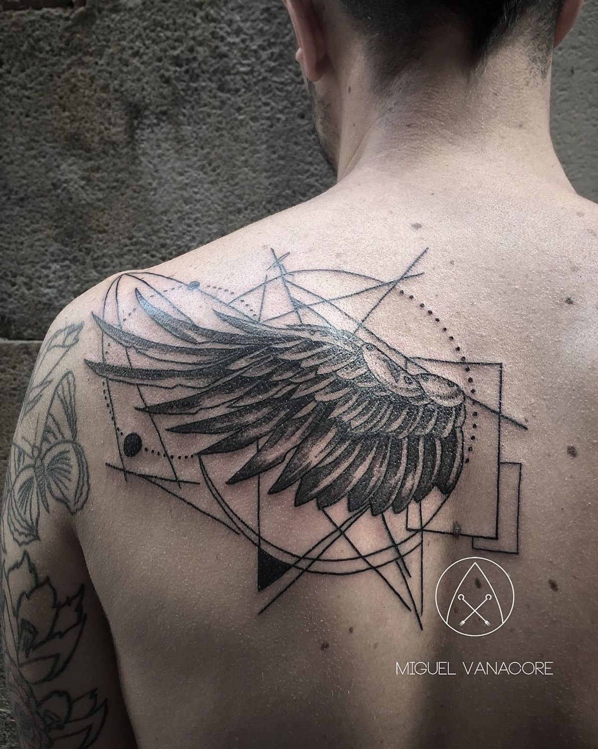 Tatuaje geométrico Barcelona Tatuaje geométrico Barcelona