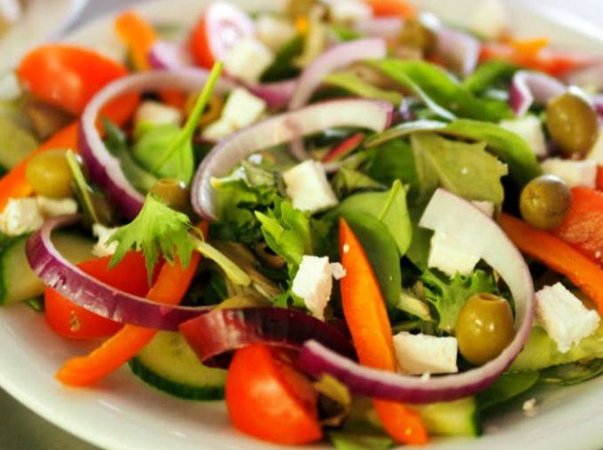 Ensaladas: Ofrecemos de Cafetería la Bernarda Ensaladas: Ofrecemos de Cafetería la Bernarda