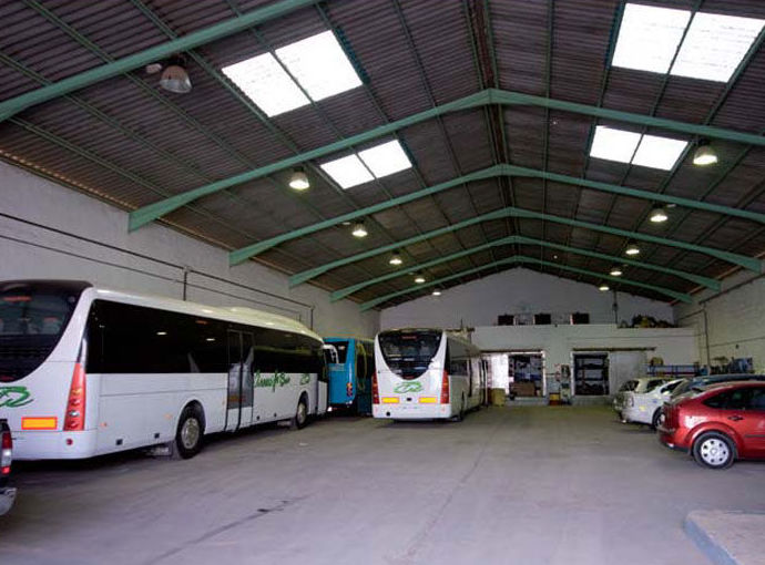 Instalación de plataformas elevadoras para autobuses: Servicios de Auto Aire Jaga Instalación de plataformas elevadoras para autobuses: Servicios de Auto Aire Jaga