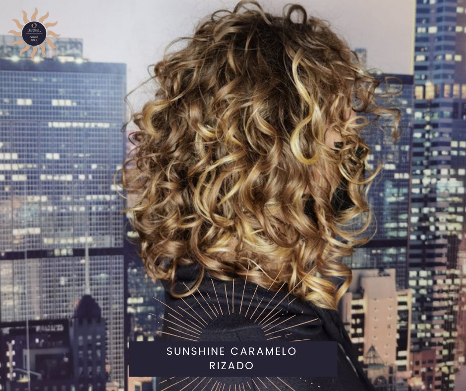 Pelo rizado natural: Peluquería y estética de Danna Stils by Compagnia della Bellezza Pelo rizado natural: Peluquería y estética de Danna Stils by Compagnia della Bellezza