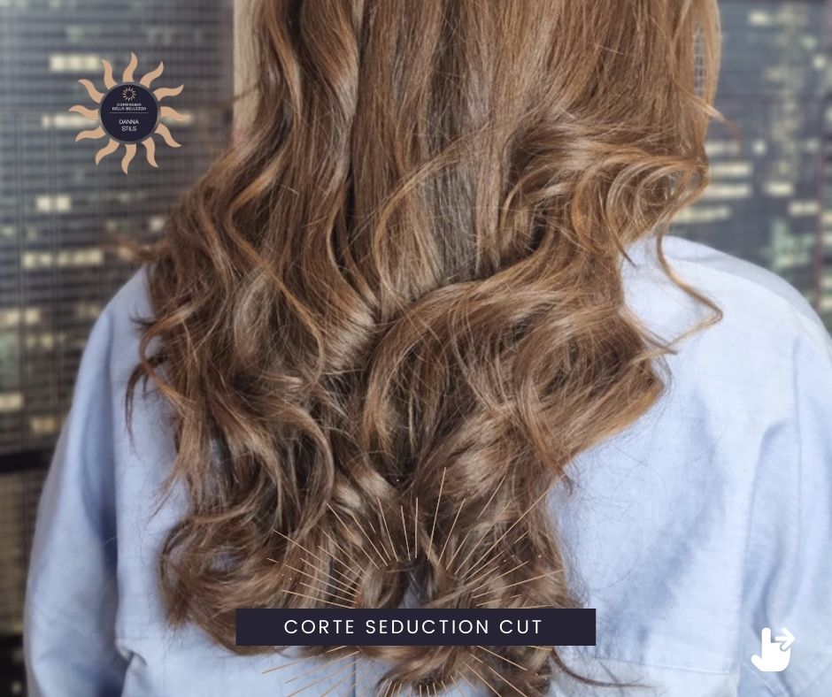 Corte Seduction Cut: Peluquería y estética de Danna Stils by Compagnia della Bellezza Corte Seduction Cut: Peluquería y estética de Danna Stils by Compagnia della Bellezza