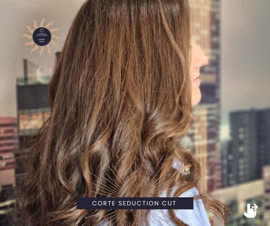 Corte Seduction Cut: Peluquería y estética de Danna Stils by Compagnia della Bellezza Corte Seduction Cut: Peluquería y estética de Danna Stils by Compagnia della Bellezza