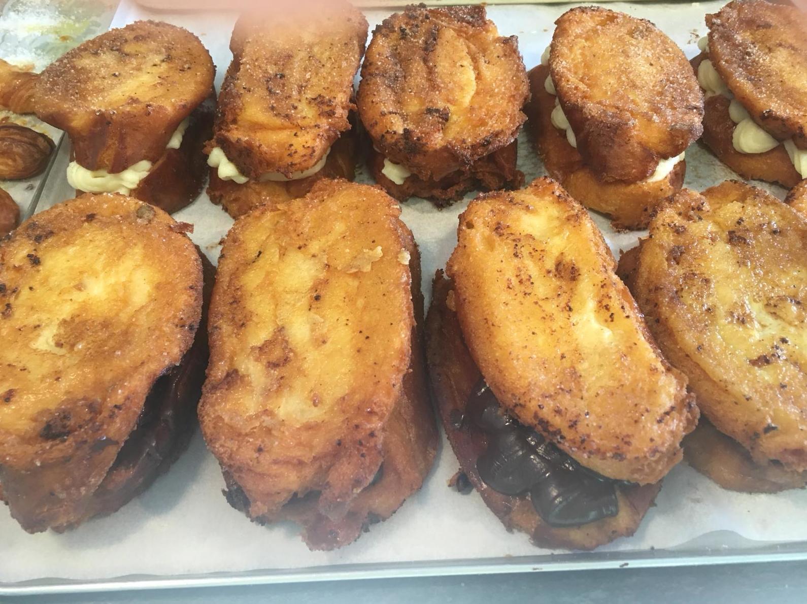 Torrijas de chocolate y crema. Torrelaguna Torrijas de chocolate y crema. Torrelaguna